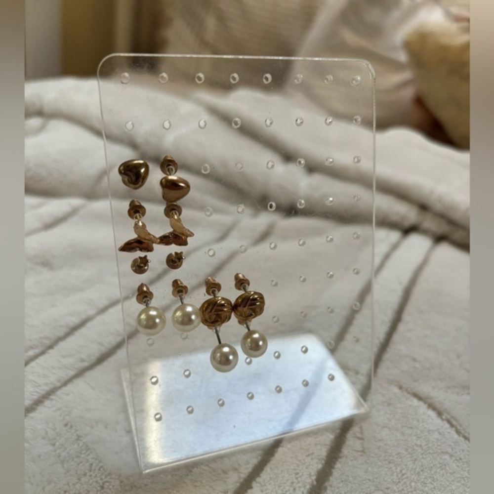 Clear Acrylic Earring Stand + 5 pairs of earrings bundle